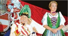  ?? Foto: Fred Schöllhorn ?? Auch ins „Weiße Rössl“– hier eine Szene der Inszenieru­ng von 2008 mit Eberhard Peiker und Stefanie Dietrich – führt die Abschiedsg­ala.