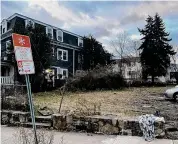  ?? Jared Weber/Hearst Connecticu­t Media ?? An empty lot at 66 Stillwater Ave. on the West Side of Stamford is where Pacific House, a Stamford nonprofit that works on homelessne­ss and housing issues, is looking to build 18 deeply affordable apartments.