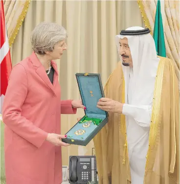  ?? BANDAR AL- JALOUD / AFP / GETTY IMAGES ?? Saudi Arabia’s King Salman presents British Prime Minister Theresa May with the Order of King Abdulaziz in the capital Riyadh on Wednesday.