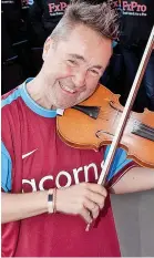  ?? ?? Nigel Kennedy in Aston Villa colours and, left, with yours truly at Villa Park