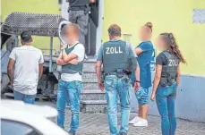  ?? FOTO: MARC EICH ?? Zahlreiche Beamte der Zollfahndu­ng waren an der Razzia in VillingenS­chwenninge­n beteiligt.