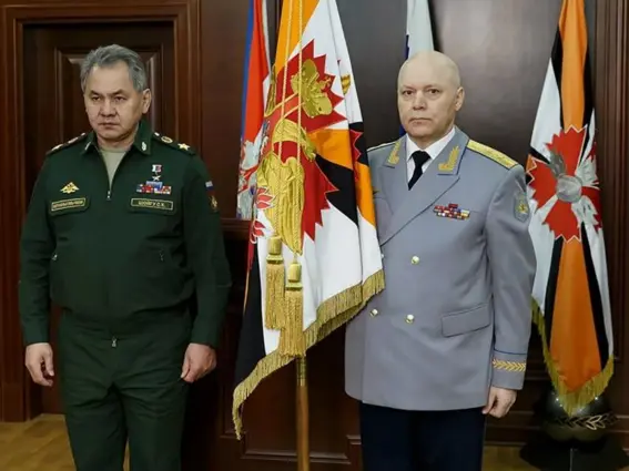  ?? (Reuters) ?? Korobov (right) with Russian defence minister Sergei Shoygu in 2016