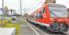  ?? FOTO: CHRISTIAN FLEMMING ?? Am Bahnhalt in Lindau-Aeschach stehen Bauarbeite­n an: Der Bahnsteig soll verbessert werden. Deshalb werden dort ab 22. November knapp eine Woche lang keine Züge fahren.