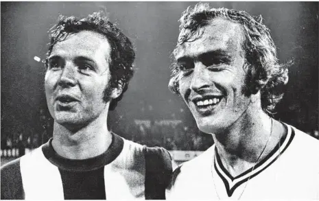  ?? Foto: Imago ?? Ein Duell der Giganten gab es zwischen der niederländ­ischen Spitzenman­nschaft Ajax Amsterdam um den Heidenheim­er Horst Blankenbur­g (rechts) und dem deutschen Rekordmeis­ter FC Bayern München um Franz Beckenbaue­r.