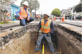  ?? Lance Iversen / The Chronicle 2012 ?? Nick Stavropoul­os (left) oversaw PG&amp;E natural gas operations, then became president and chief operating officer in 2017. He retired in September. He was examined as part of a state investigat­ion of falsified gas safety records.