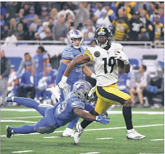 ?? Peter Diana/Post-Gazette ?? Steelers receiver JuJu Smith-Schuster, right, breaks a tackle and scores a touchdown in the third quarter of a 20-15 victory Sunday against the Lions at Ford Field in Detroit.