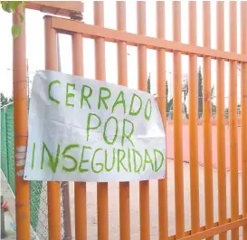  ??  ?? Las aulas provisiona­les están dentro del deportivo Otilio Montaño.