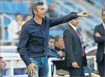 ??  ?? DA CON LA TECLA. Pep Martí, técnico del Tenerife, ha llevado al equipo cerca del ‘play off ’.