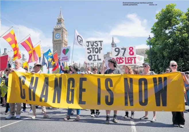  ?? PHOTOS / AP ?? Environmen­tal group members protest outside parliament.