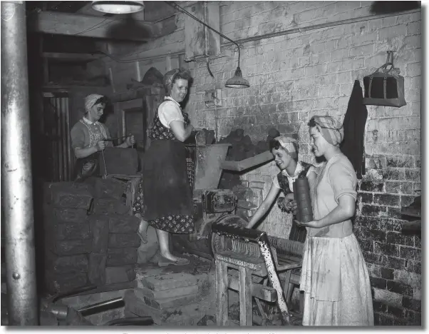  ??  ?? The team measuring and cutting clay for the manufactur­e of flower pots