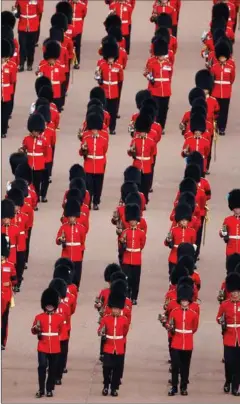  ?? FOTO: POOL/ RITZAU SCANPIX ?? De såkaldte Coldstream Guards på The Mall.