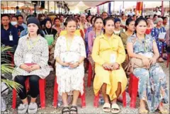  ?? SPM ?? Pregnant factory workers meet with Prime Minister Hun Sen in Preah Sihanouk province on May 22.