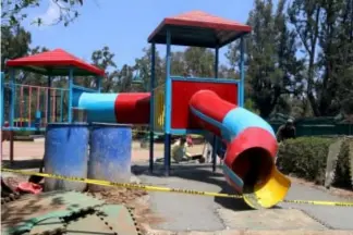  ?? Photo by Milo Brioso ?? PLAY AREA. Workers cement parts of the play area of children's playground in Burnham Park as tourists are expected to flock the area this coming Holy Week.