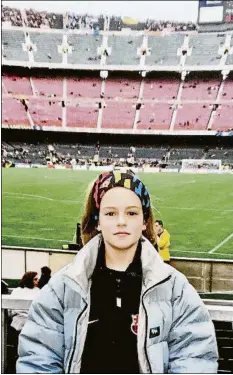  ?? FOTO: FAMILIA PUTELLAS ?? Alexia Putellas, en el Camp Nou a inicios de este siglo