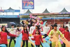  ?? Atiq ur Rehman/Gulf News ?? A colourful opening ceremony kicked off the T10 League at the Sharjah Cricket Stadium yesterday.