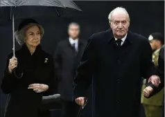  ?? (Photo AFP) ?? La reine Sofia n’a pas souhaité suivre son époux dans son exil, préférant poursuivre ses engagement­s en Espagne.
