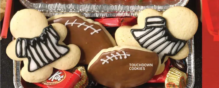  ??  ?? TOUCHDOWN COOKIES