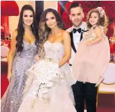  ??  ?? Los novios con María Alejandra Severini y la niña Alejandra Cuello.