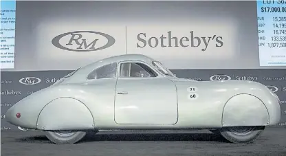  ??  ?? Porsche Type 64. El único sobrevivie­nte de las tres unidades fabricadas en 1939. Su subasta quedó trunca.