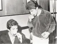  ?? Associated Press 1965 ?? Songwriter P.F. Sloan (left) compares harmonica techniques with Johnny Rivers in 1965.