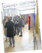  ?? ?? Una imagen de las colas para acceder a las salas de los Cinemes Girona de Barcelona en el estreno de la película ‘Fargo’.