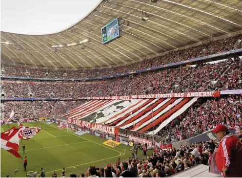  ?? Foto: imago/Schiffmann ?? Mit Choreograf­ien wie dieser im Jahr 2009 belebten die »Schickeria«-Ultras das Gedenken an Kurt Landauer beim FC Bayern neu.