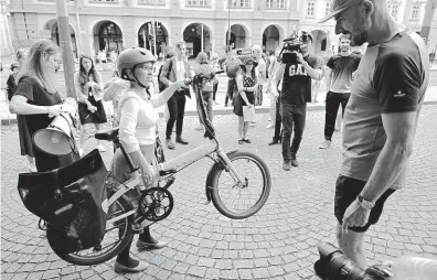  ?? FOTO ČTK ?? Předkladat­elé normy umožňující manželství stejnopohl­avních párů – poslanci Olga Richterová (Piráti) a Josef Bernard (STAN)