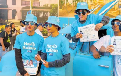  ?? AP ?? Supporters of El Salvador’s President Nayib Bukele campaign for his re-election in San Salvador, El Salvador on Wednesday.