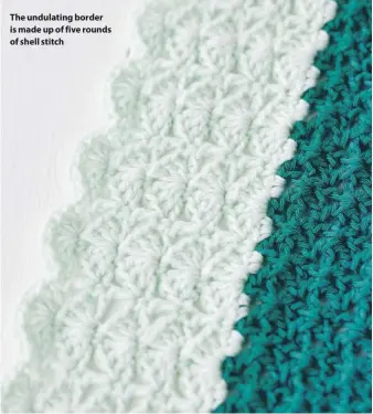  ??  ?? The undulating border is made up of five rounds of shell stitch