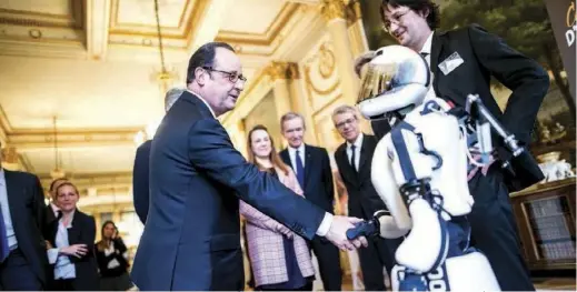  ??  ?? Le 21 février à l’Elysée, François Hollande a promis un plan d’urgence pour l’intelligen­ce artificiel­le dont il a dévoilé les détails, le 21 mars.