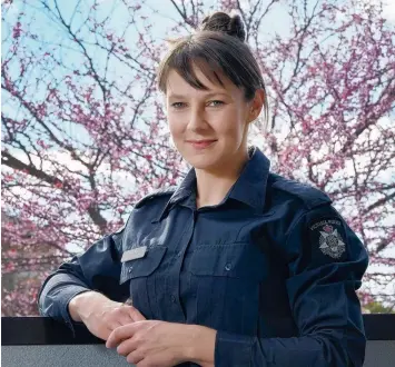  ?? Picture: MARK WILSON ?? Constable Alicia Martin is taking part in Victoria Police’s Head to Head walk.