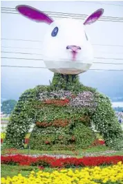  ??  ?? A 6m rabbit wearing an ‘outfit’ made solely of flowers.