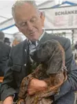  ?? ?? Der Jäger und sein Jagdhund, eine unzer‰ trennliche Kombi.