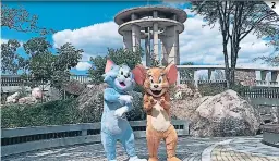  ??  ?? (1) Los personajes estuvieron de visita en Honduras previo al estreno de la película. (2) Hasta el cerro Juana Laínez fue centro de visita para Tom y Jerry.