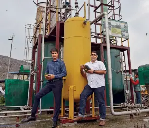  ?? CHANDRADEE­OP KUMAR ?? WASTE TO WEALTH Paras Arora and Manish Pathak at one of their waste management plants