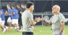  ??  ?? Malaysia coach Nelo Vingada (right) talks with his assistant Tan Cheng Ho during training session. — Bernama photo
