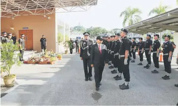  ??  ?? Masir inspects a parade before the presentati­on of Excellent Service Award.