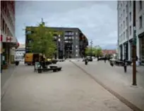  ?? FOTO: ANNA WACHENFELD­T ?? TRAFIKERAT. Hinder har satts ut på Ulriksdals torg.