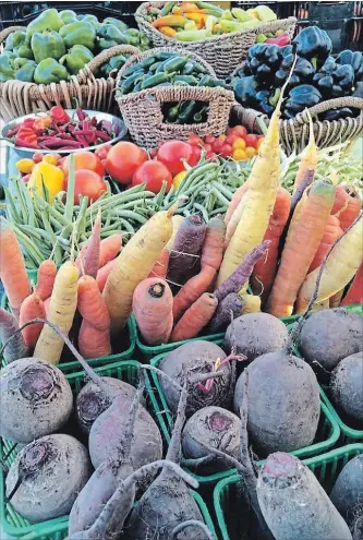  ?? PHOTO COURTESY OF PETERBOROU­GH DOWNTOWN FARMERS’ MARKET ?? It is Harvest time and shoppers can enjoy local seasonal produce Wednesday and Saturday mornings at two farmers’ markets in downtown Peterborou­gh.