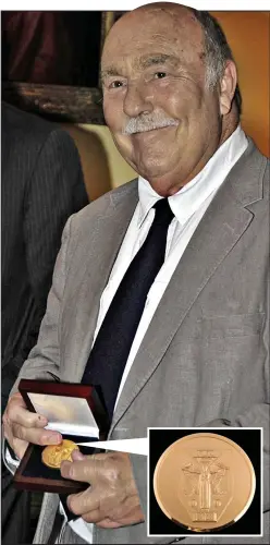  ??  ?? Honoured at last: Jimmy Greaves collects his medal in 2009