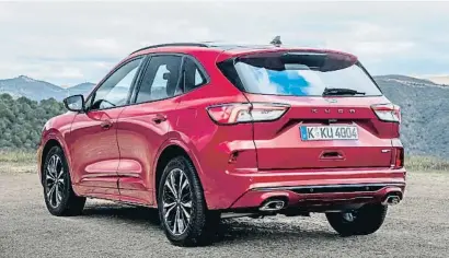  ??  ?? La nueva plataforma C2 de Ford permite disfrutar de un Kuga más ligero, estilizado y aerodinámi­co
Ford.es
Largo 461 cm