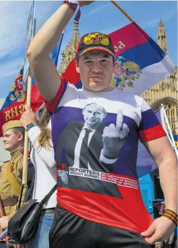  ?? FOT. GETTY IMAGES ?? Antyputino­wski protest podczas rosyjskich obchodów Dnia Zwycięstwa, Londyn, 9 maja 2018 r.