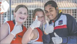  ??  ?? Laylah Roll, Lucy Turner and Latana Eulo-gibbs volunteeri­ng in canteen