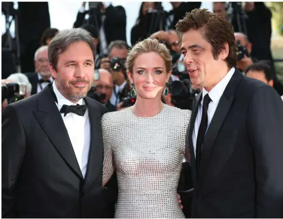  ?? THIBAULT CAMUS/THE ASSOCIATED PRESS ?? Director Denis Villeneuve and actors Emily Blunt and Benicio del Toro at a screening of the film Sicario at Cannes. Blunt says it’s not OK to tell women how to dress.