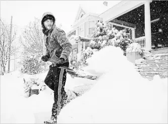  ?? HEATHER ROUSSEAU THE ROANOKE TIMES VIA THE ASSOCIATED PRESS ?? Adam Thompson of Roanoke, Va., tries to keep up with shovelling snow Sunday.