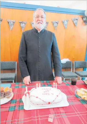  ?? PICTURE / SUPPLIED ?? Fr John Roberts with his celebrator­y cake.