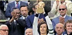  ??  ?? West Germany captain Franz Beckenbaue­r poses with the 1974 World Cup trophy.