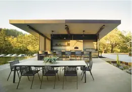  ?? ?? An outdoor space features a kitchen, dining area and pool deck.