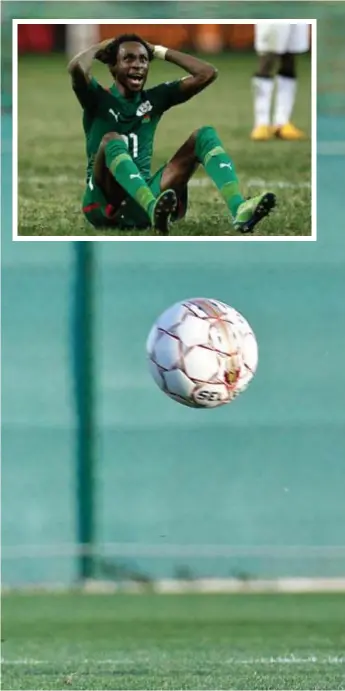  ?? FOTO'S GUMZMEDIA, AP ?? Pitroipa op training in Spanje. “De coach ziet mij eerder als een tweede spits. Maar ik ben polyvalent en wil overal spelen.” Inzet: bij de nationale ploeg van Burkina Faso.