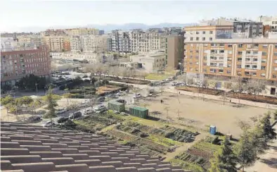  ??  ?? Terrenos entre las calles Onda y Ribelles Comins donde construirá­n la futura residencia de mayores. ((
GABRIEL UTIEL